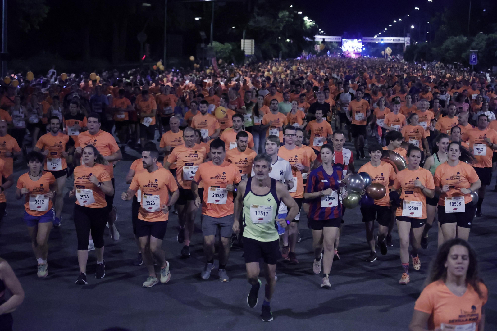 Búscate en la Carrera Nocturna de Sevilla (2)
