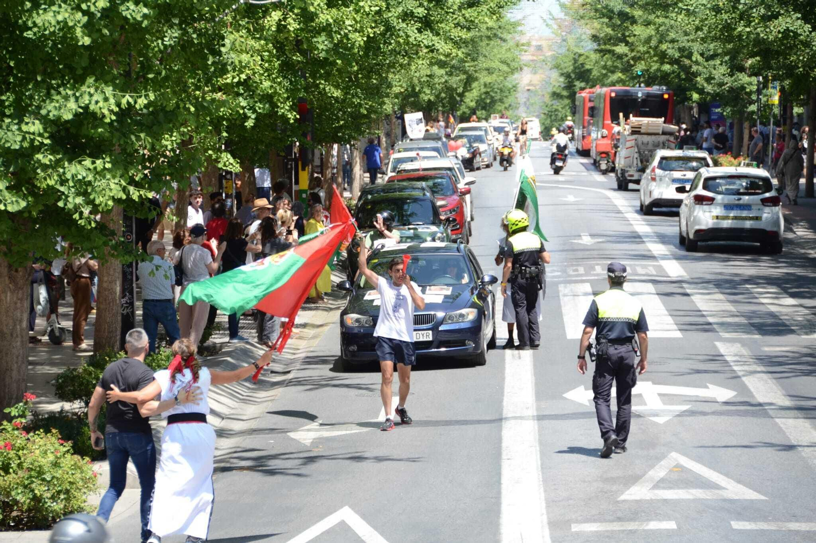 Imagen de la caravana de los funcionarios de Justicia a su paso por Gran Vía