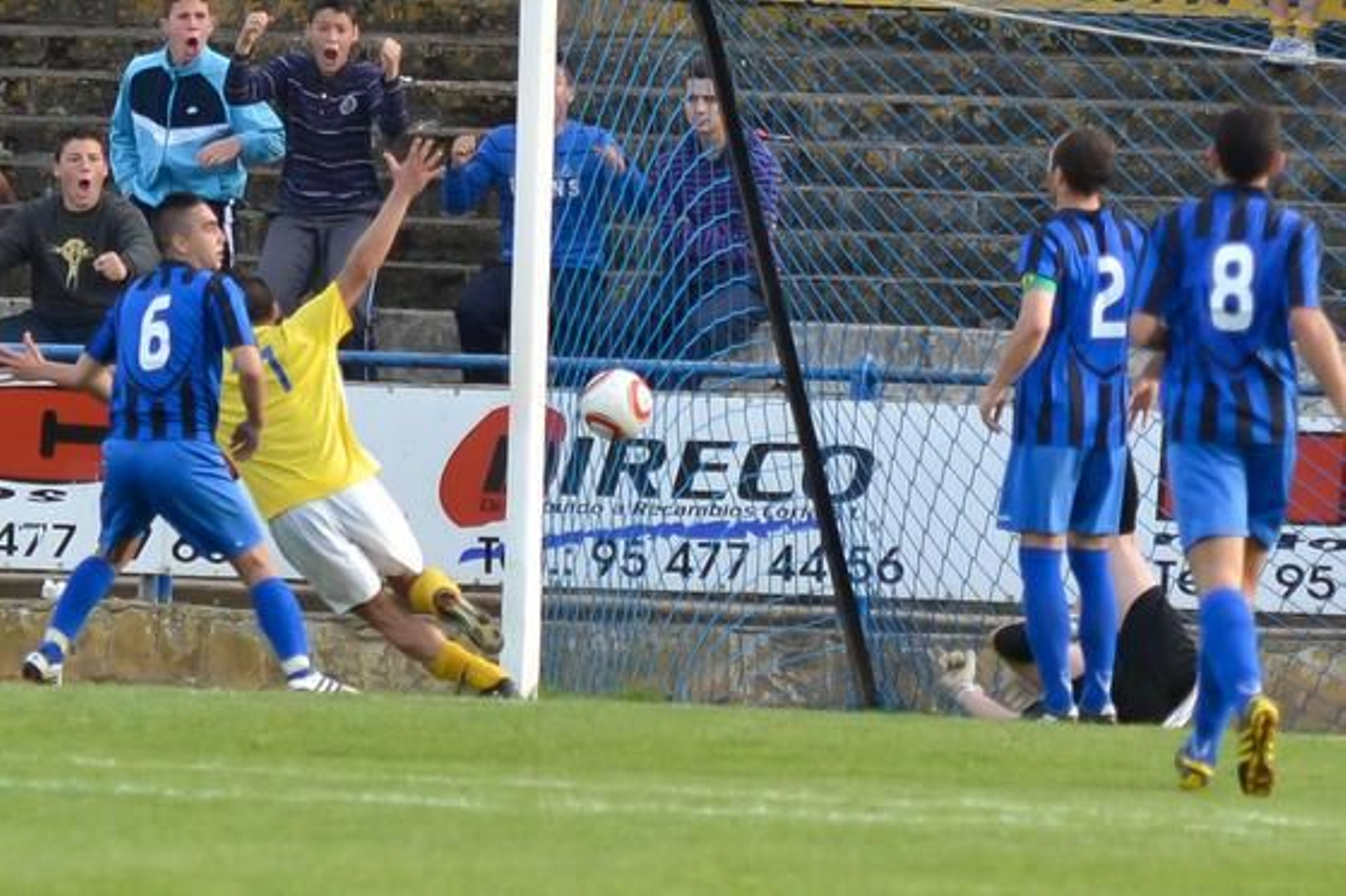 La mejoría de la Unión no basta para lograr la victoria en casa del Coria. 

Foto: David de la Rosa (LOF)