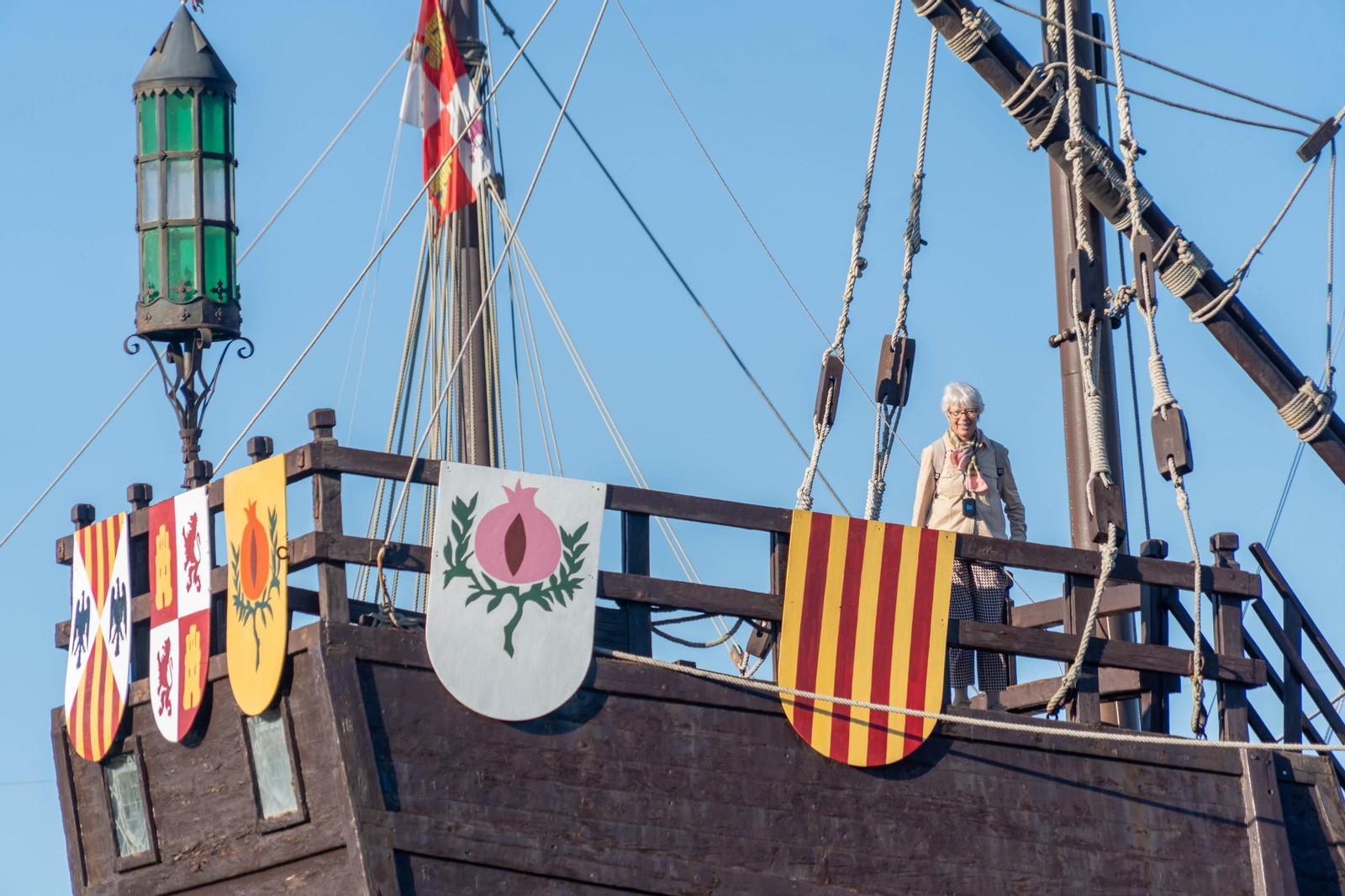 La jornada de puertas abiertas en el Muelle de las Carabelas en imágenes