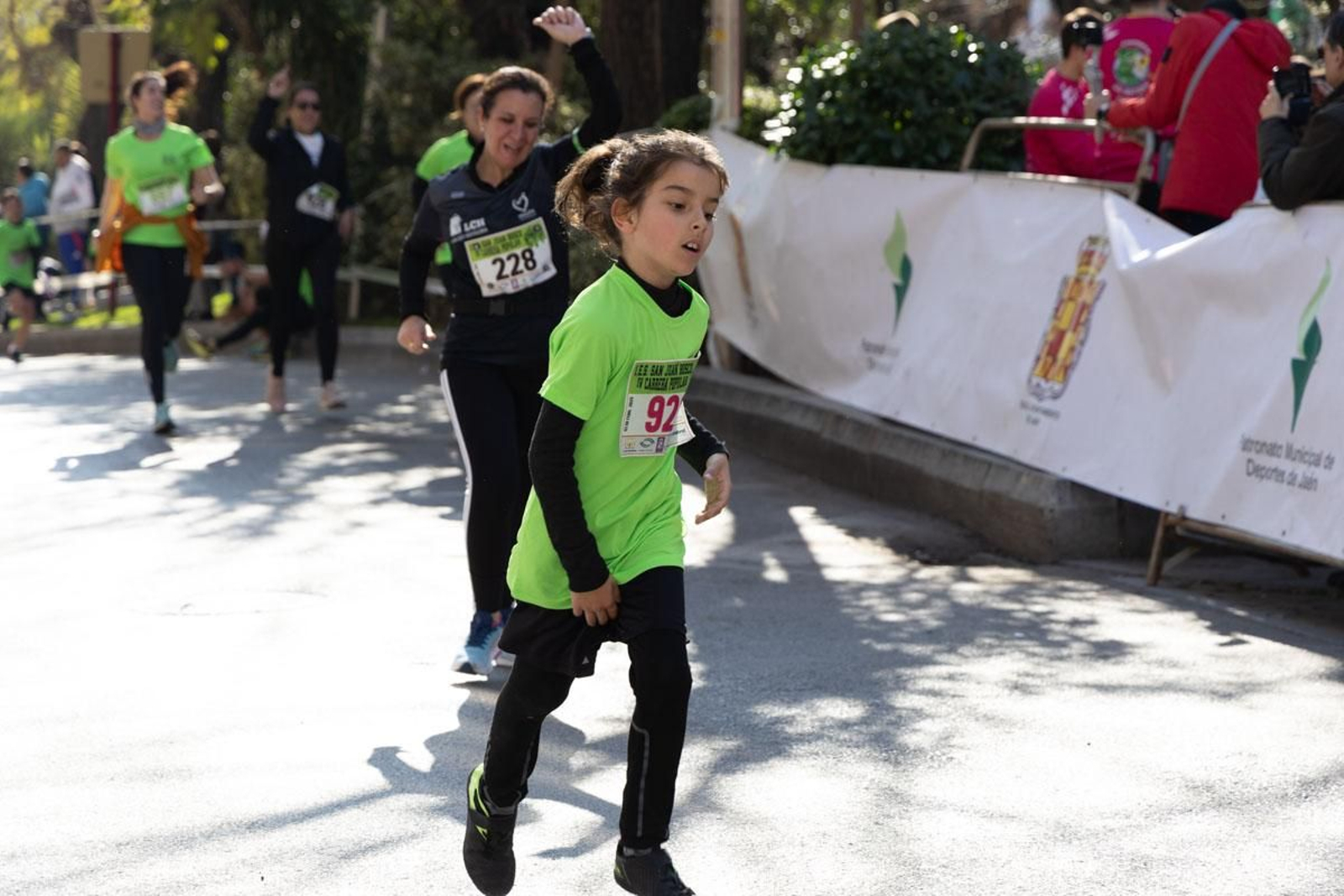 Deporte y solidaridad se unen en la IV Carrera Popular IES San Juan Bosco, en imágenes