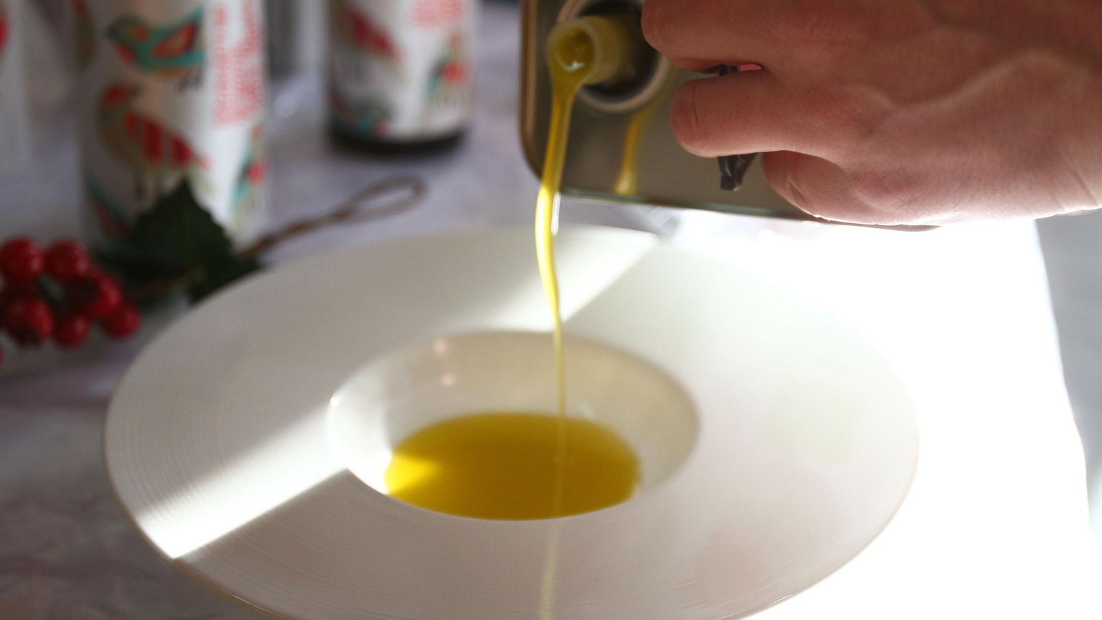 El aceite de oliva virgen extra es la principal grasa utilizada en la dieta mediterránea.