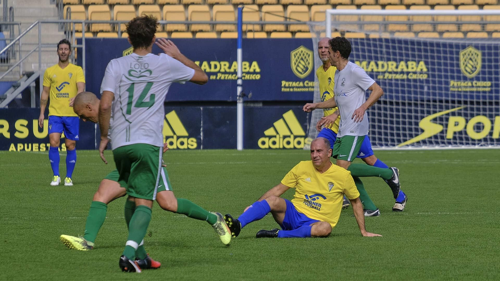 Partido de fútbol a beneficio de la Asociación de Reyes Magos en Carranza