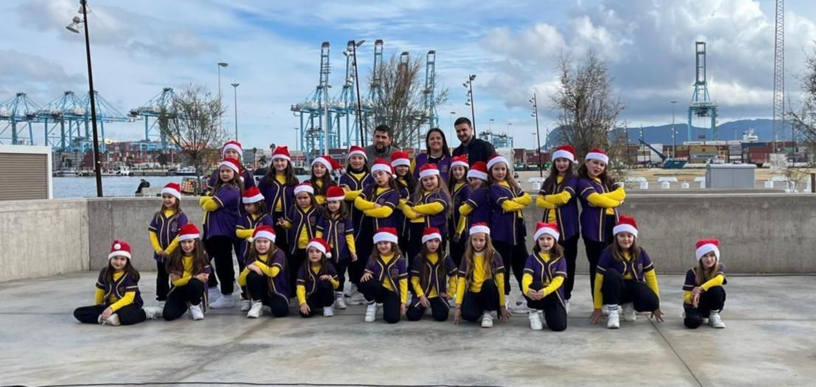 Alumnas de Sonaima, este sábado en el Lago Marítimo de Algeciras. Alumnas de Sonaima, este sábado en el Lago Marítimo de Algeciras.