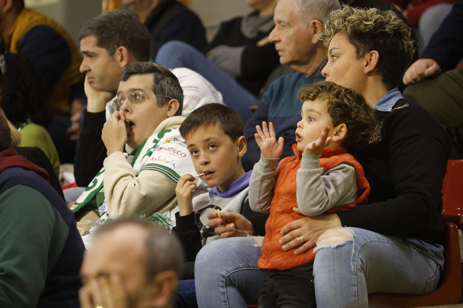 Las mejores fotos del ambiente en Vista Alegre para el Córdoba Futsal - Palma.