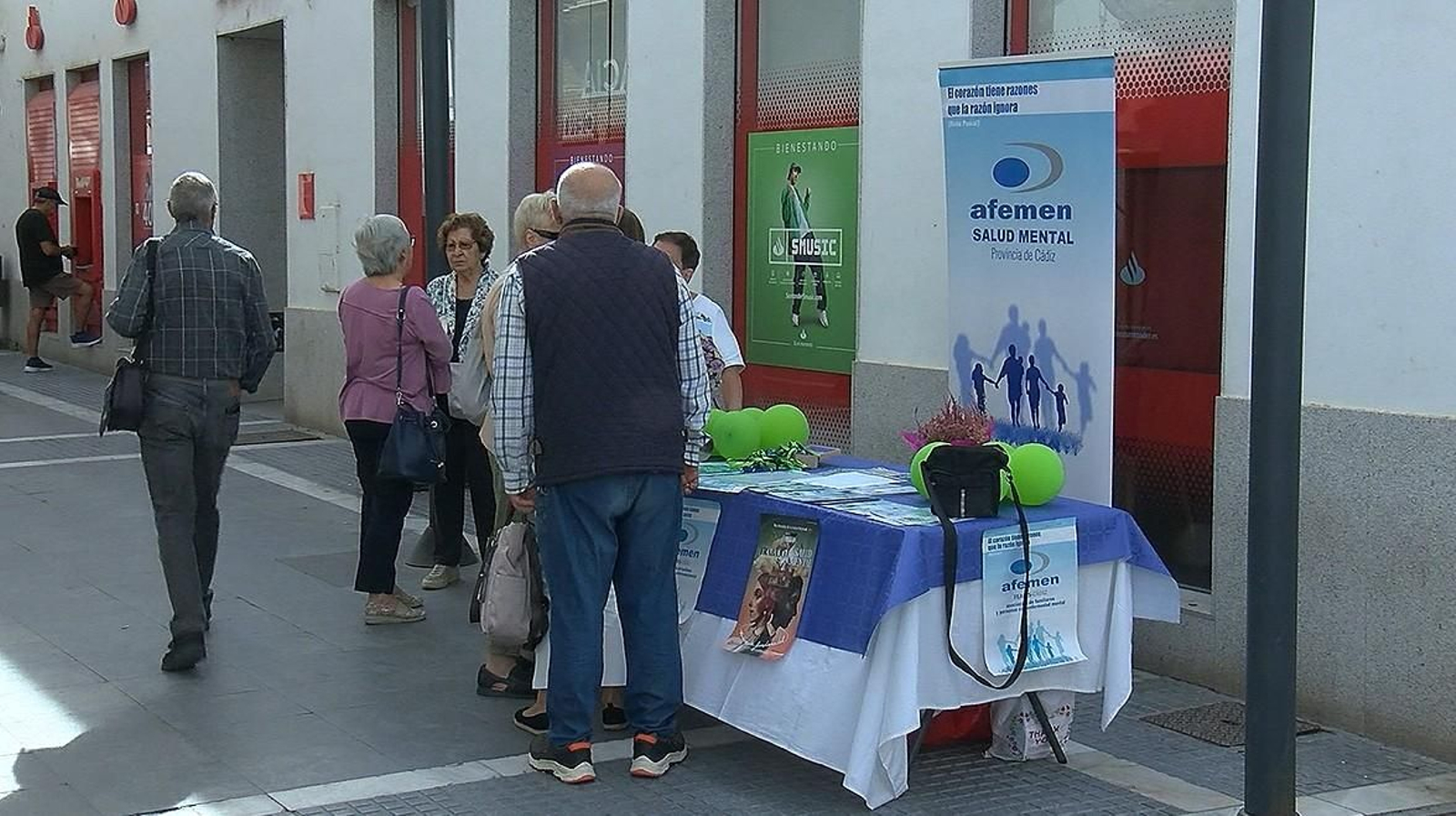 Mesa informativa de AFEMEN en la calle De la Plaza de Puerto Real