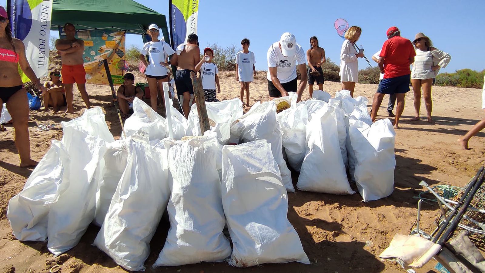 En total han sido retirados unos 3.000 kilos de basura