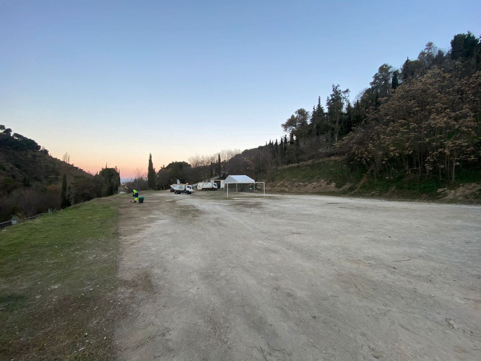 Efectivos de Inagra terminan las labores de limpieza en el lugar donde se celebró la romería