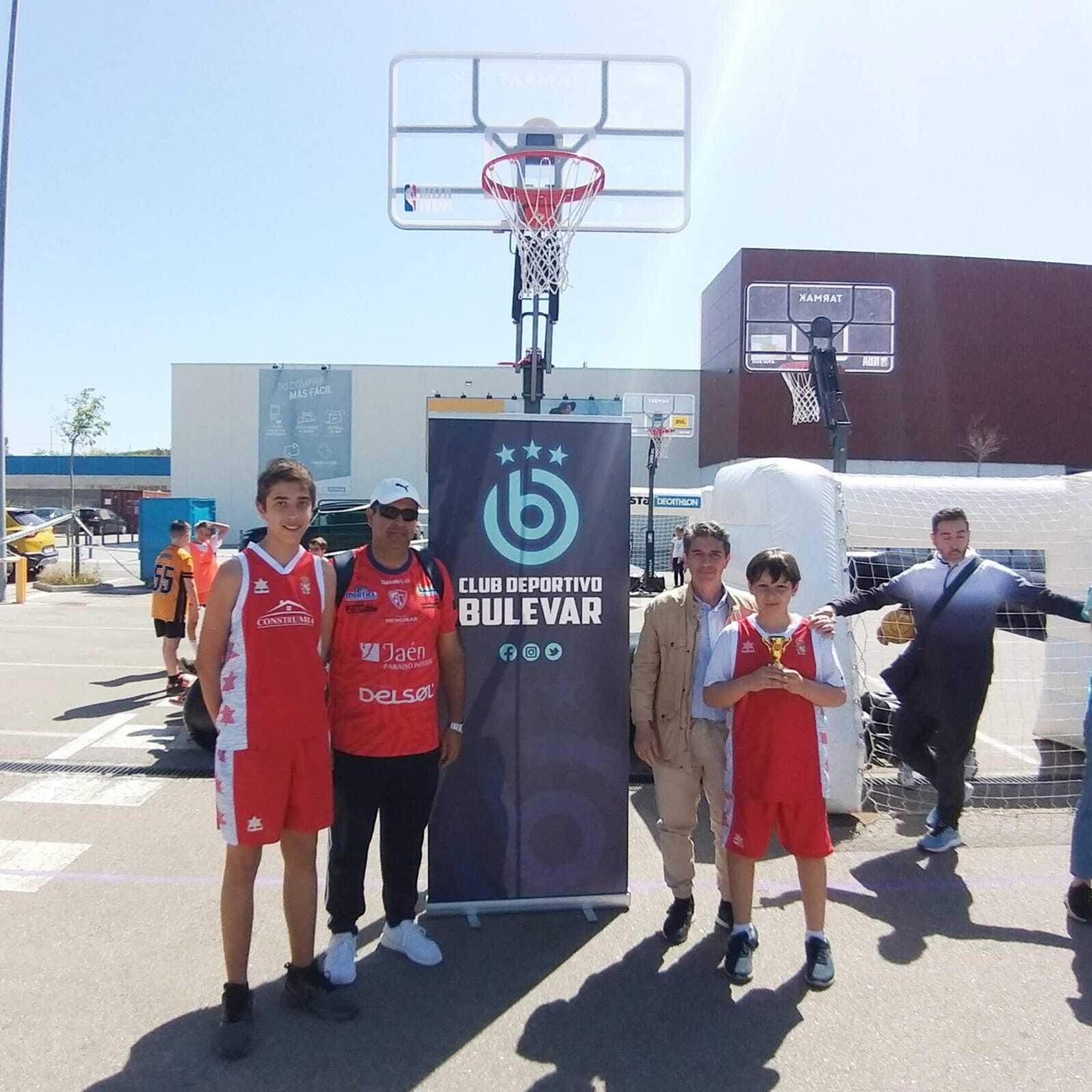 En imágenes: basket solidario de la mano del CD Bulevar en favor de ALES