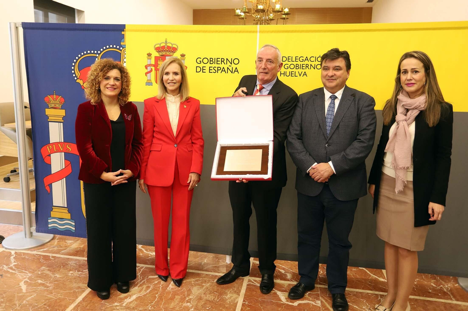 Imágenes del acto conmemorativo del 44 Aniversario de la Constitución Española y en el que se hace entrega al Real Club Recreativo de Huelva del decimotercer Premio Martín Alonso Pinzón a los Valores Constitucionales