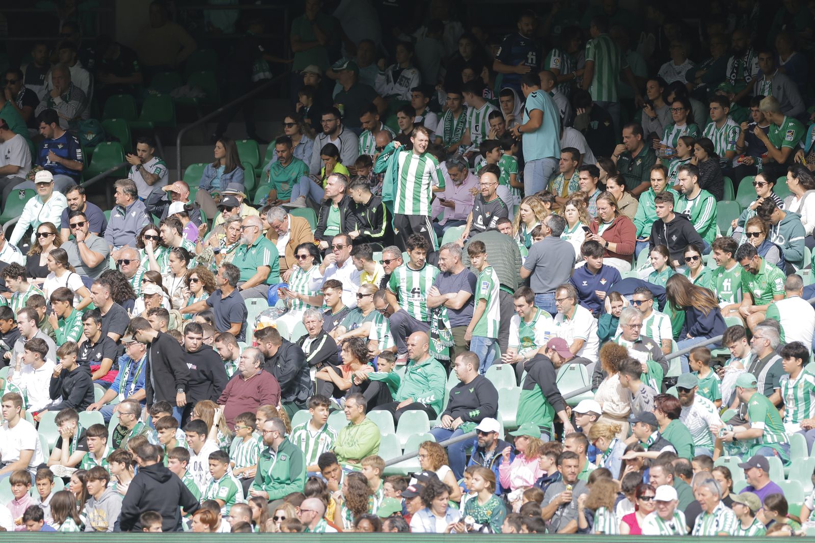 Búscate en las fotos del Betis-Osasuna