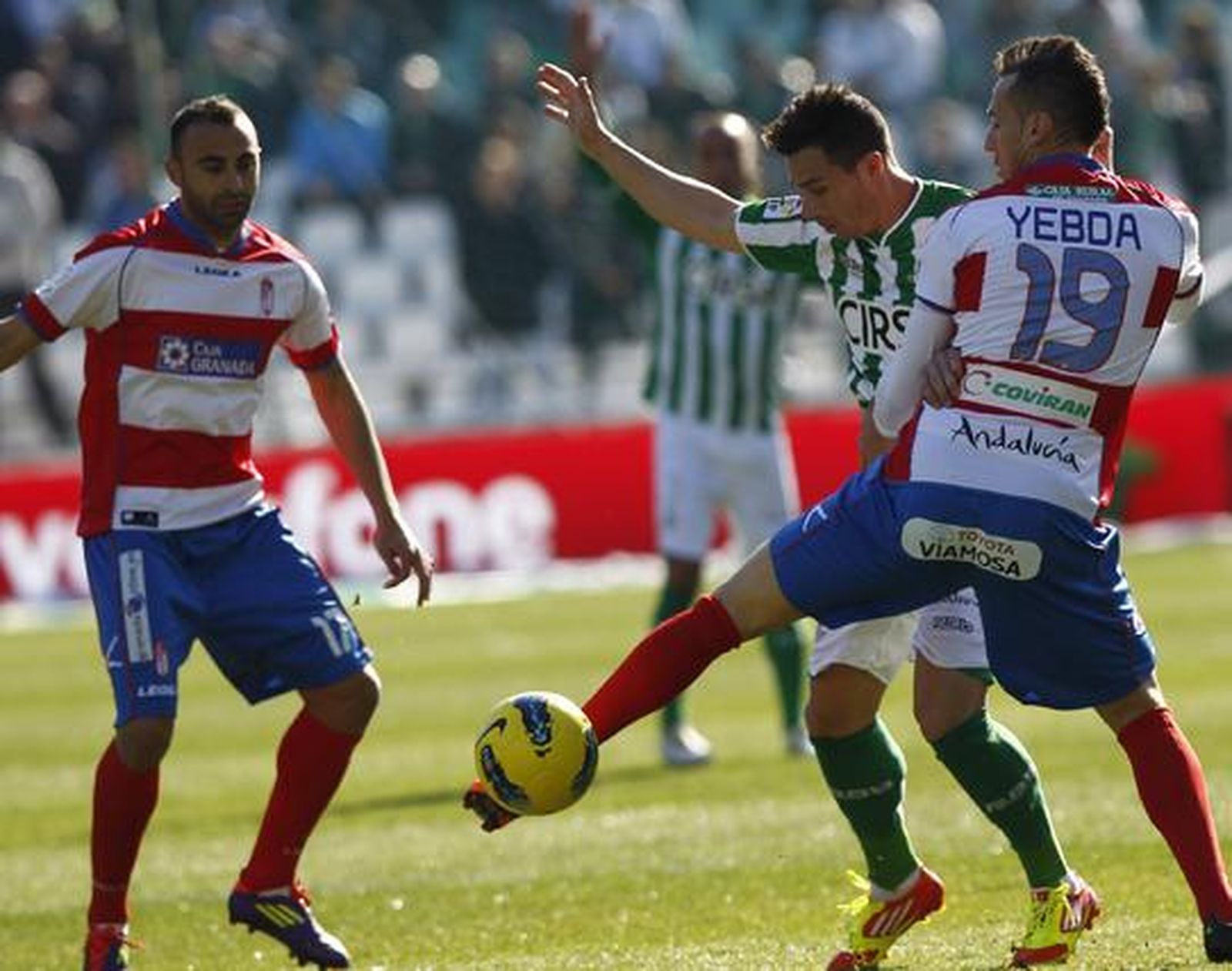 El Granada aprovecha el empuje del nuevo entrenador para vencer al Betis, que realizó una mala primera parte.

Foto: Antonio Pizarro
