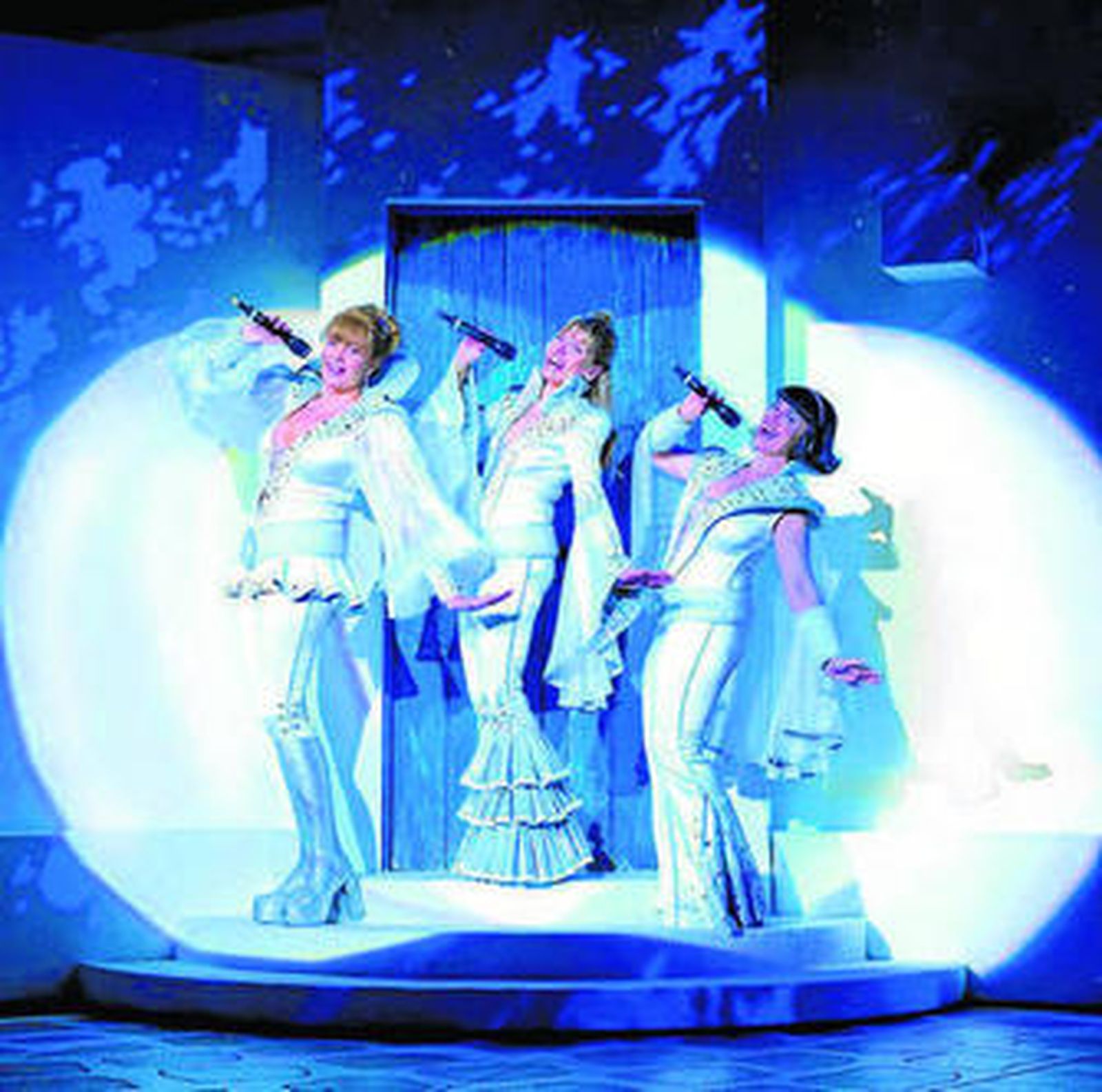 Las canciones de ABBA repiten éxito en el Cervantes con el musical 'Mamma Mia!'