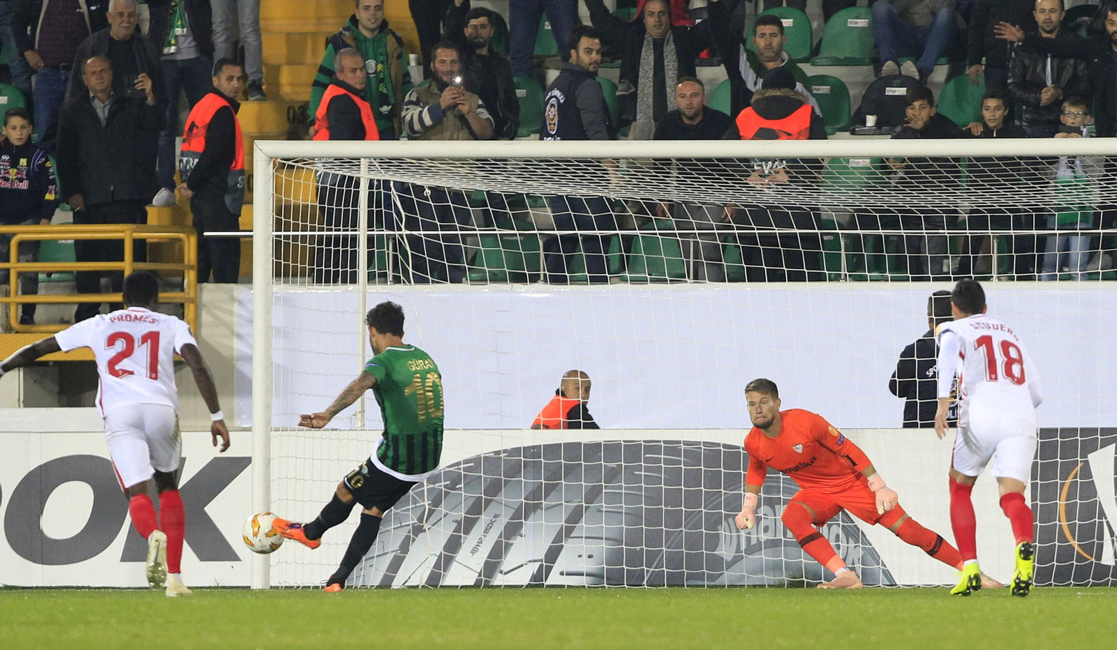 Las imágenes del Akhisar-Sevilla