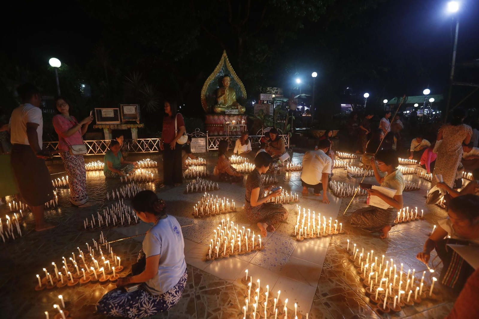 Birmania celebra el Festival de las Luces