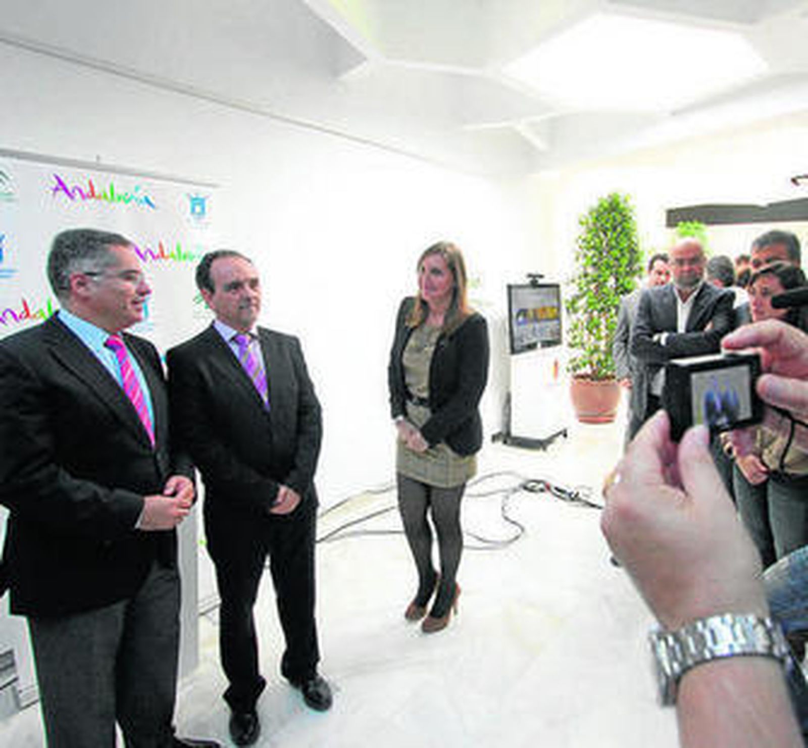 Jacinto Muñoz. Rafael Rodríguez y Susana Pérez Custodio, ayer, en el acto.