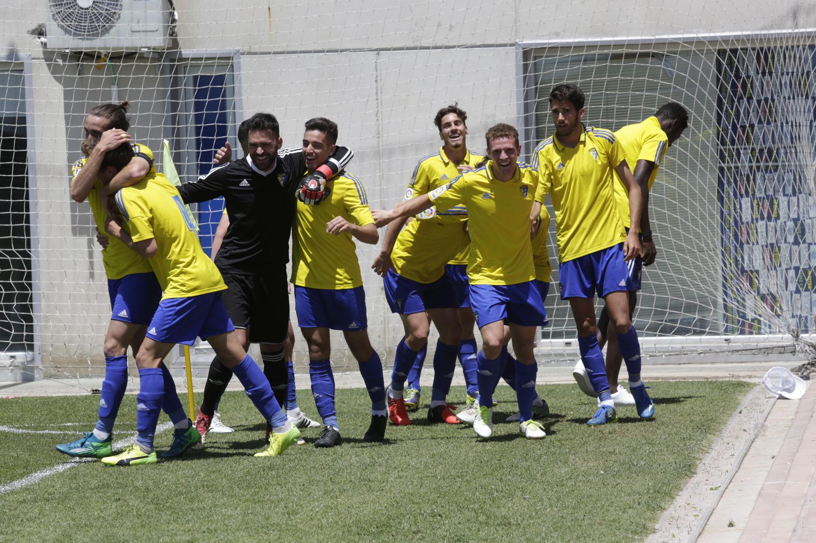 Los jugadores del Cádiz B confían en dar una alegría a sus seguidores.