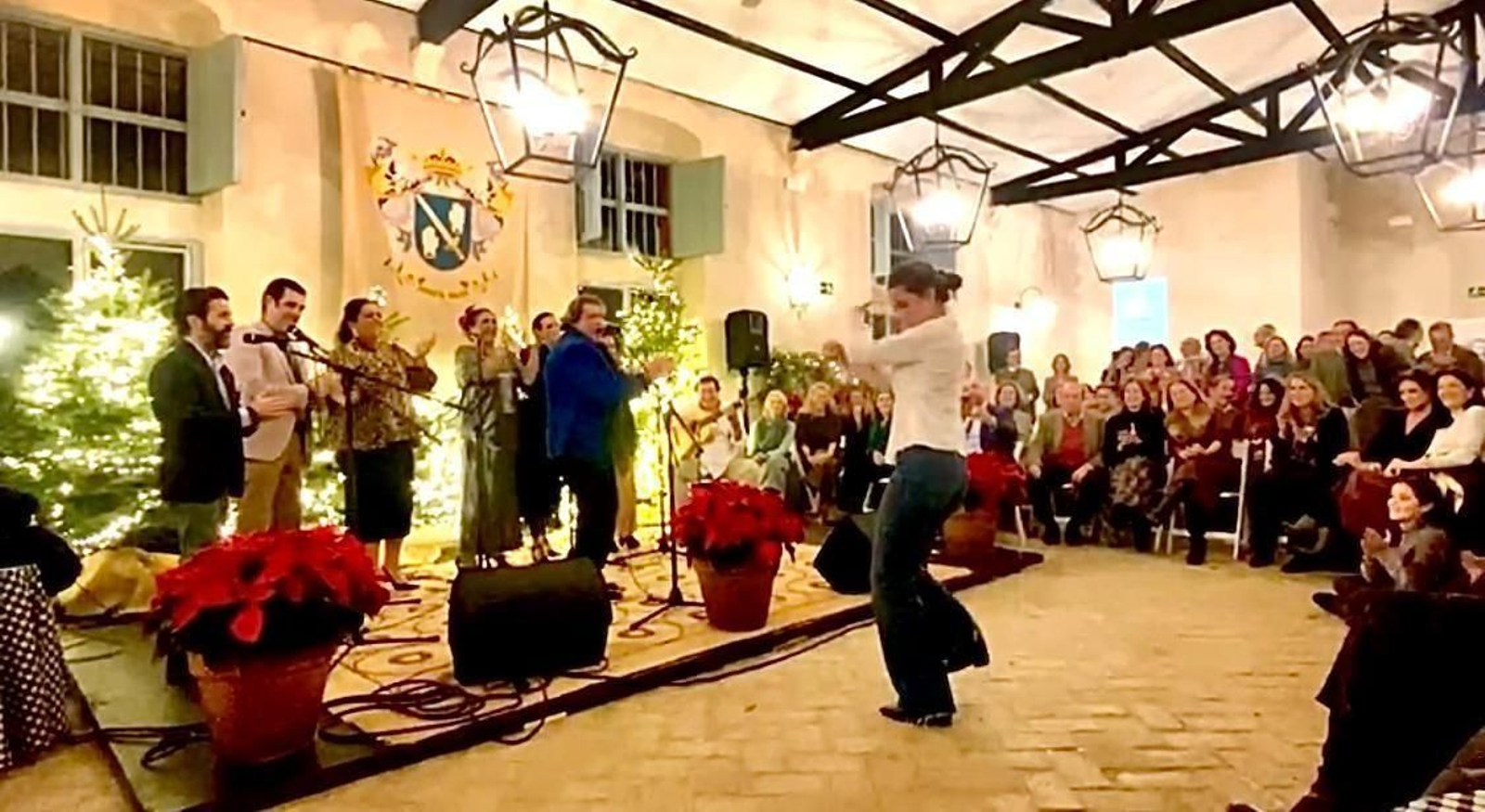 El Zambo y su familia, con el baile de Tamara Junquera, protagonizaron con su actuación uno de los momentos de la reunión familiar. El Zambo y su familia, con el baile de Tamara Junquera, protagonizaron con su actuación uno de los momentos de la reunión familiar.