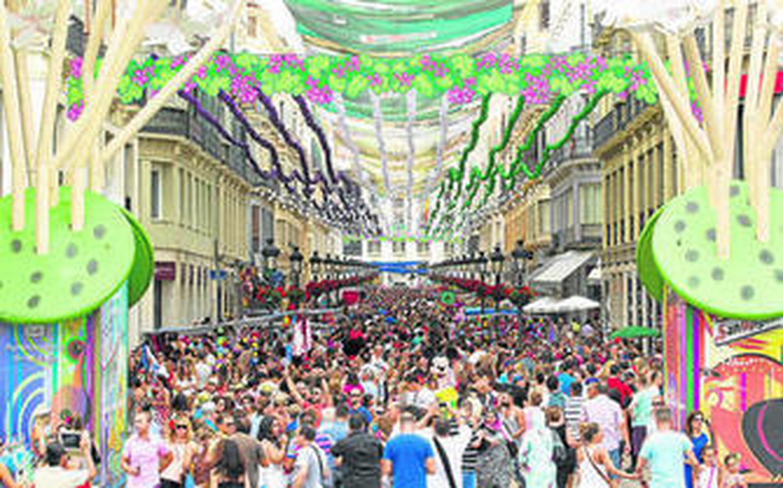 El centro de Málaga se engalana para recibir a todos los visitantes de la Feria de Día.
