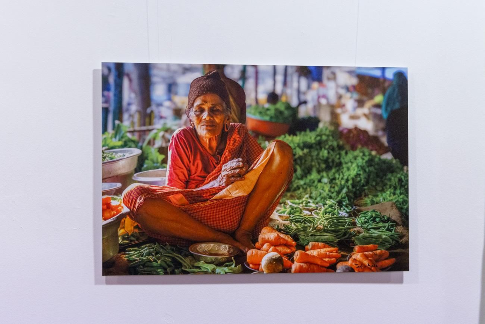 ‘Saris de seda, realidades desveladas’: una mirada fotográfica a la fuerza y dignidad de las mujeres de la India en los Baños Árabes de Jaén