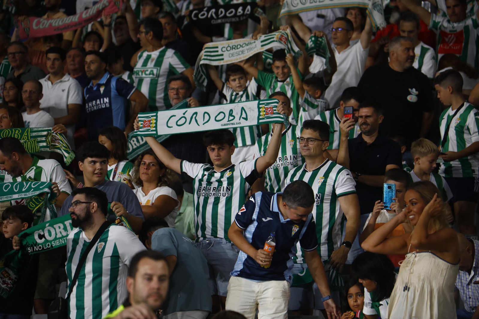 Las mejores fotos del ambiente en El Arcángel para el Córdoba CF - Castellón