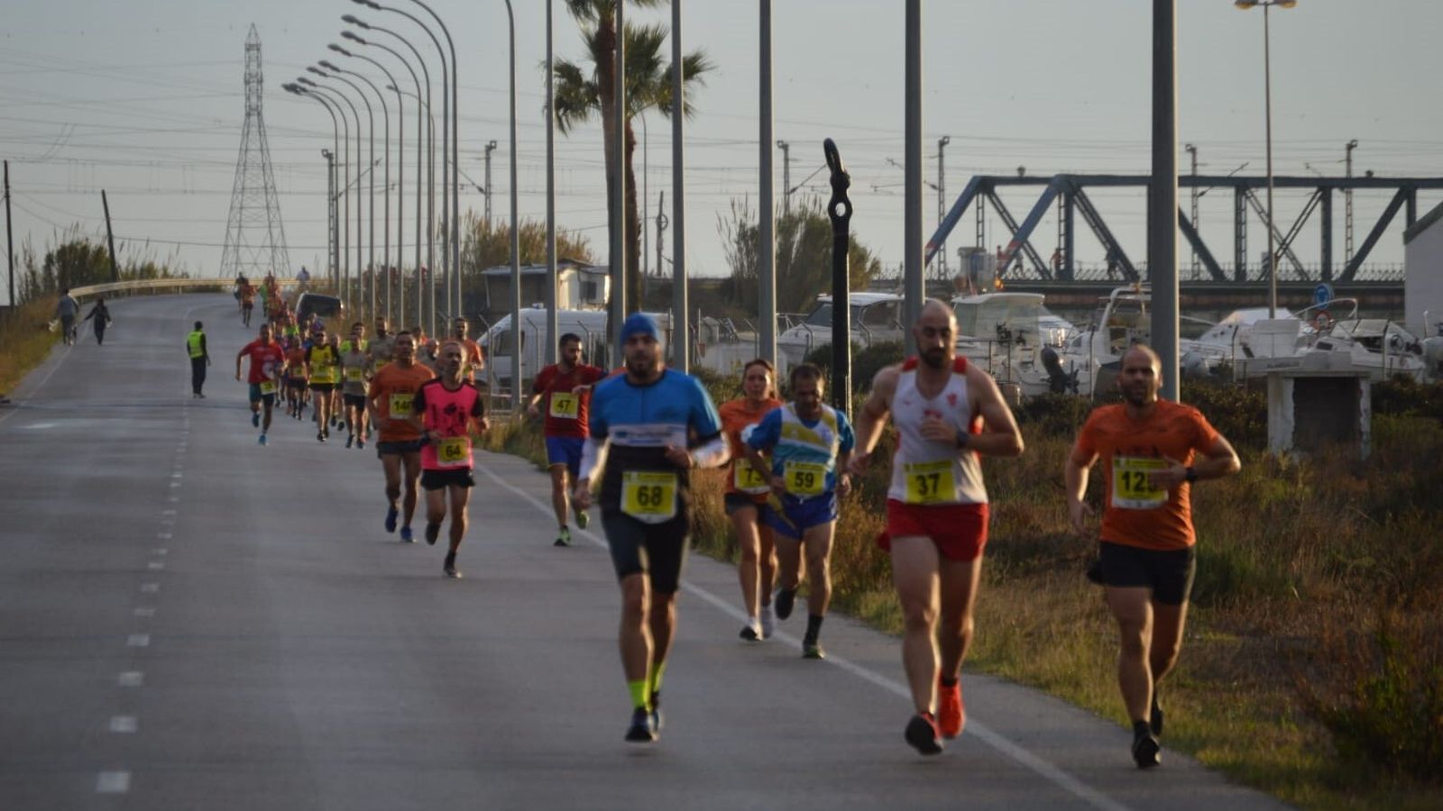 Participantes de la prueba, en las proximidades del Puente de Hierro.