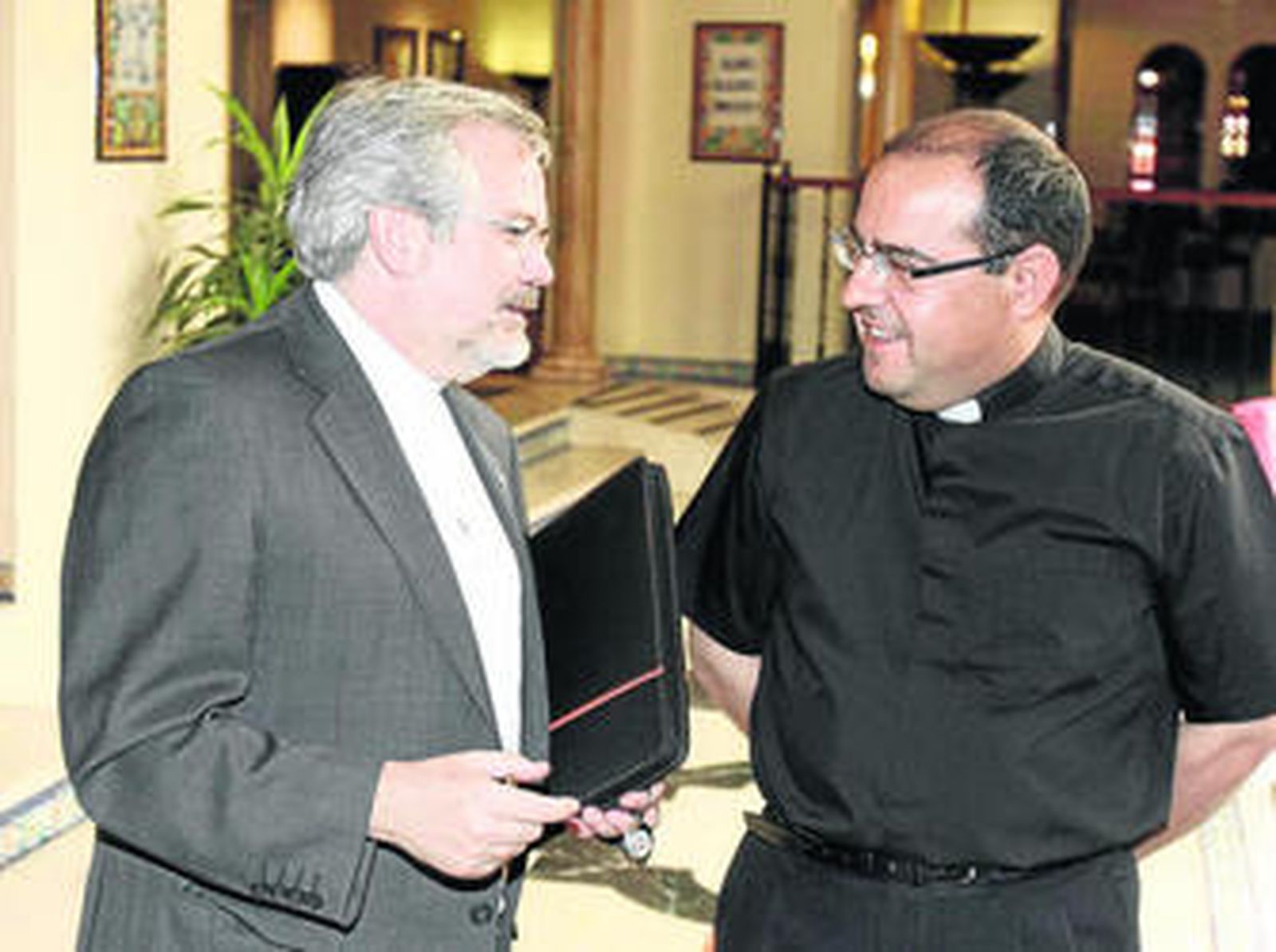 Francisco Ruiz y José Juan Jiménez, presidente y vicepresidente de Escuelas Católicas en Andalucía.