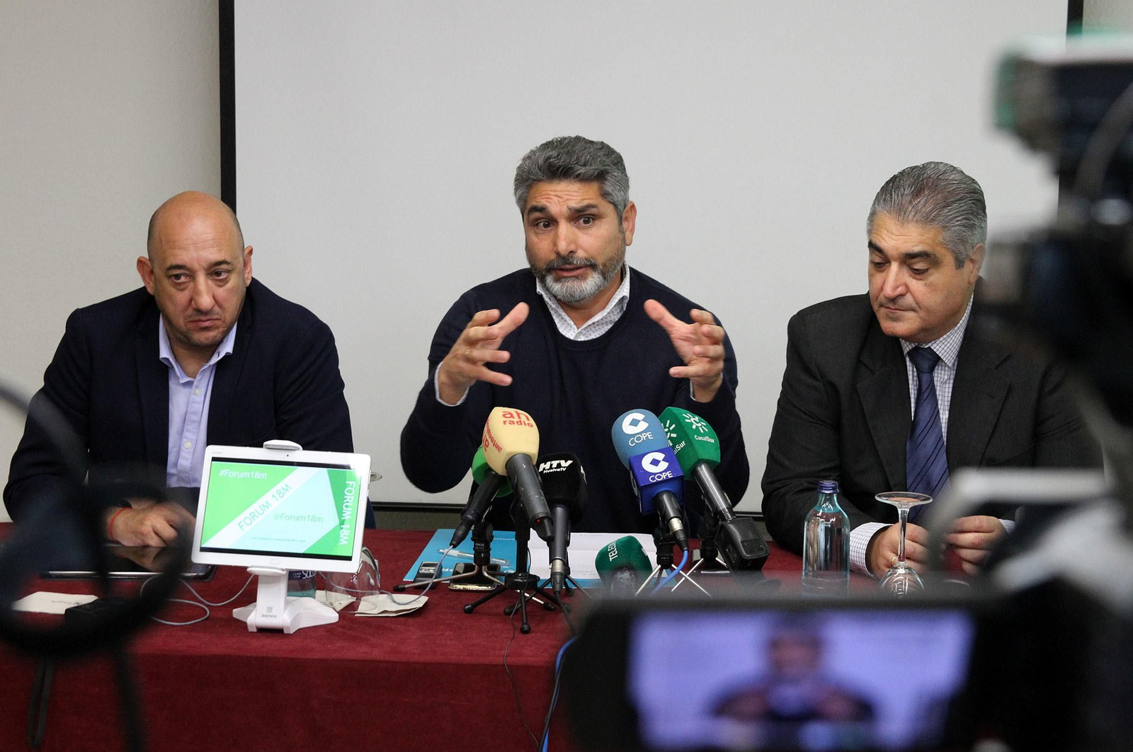 Juan Manuel Quilón, Juan José Cortés y José Molina, ayer en la presentación del Forum 18-M.