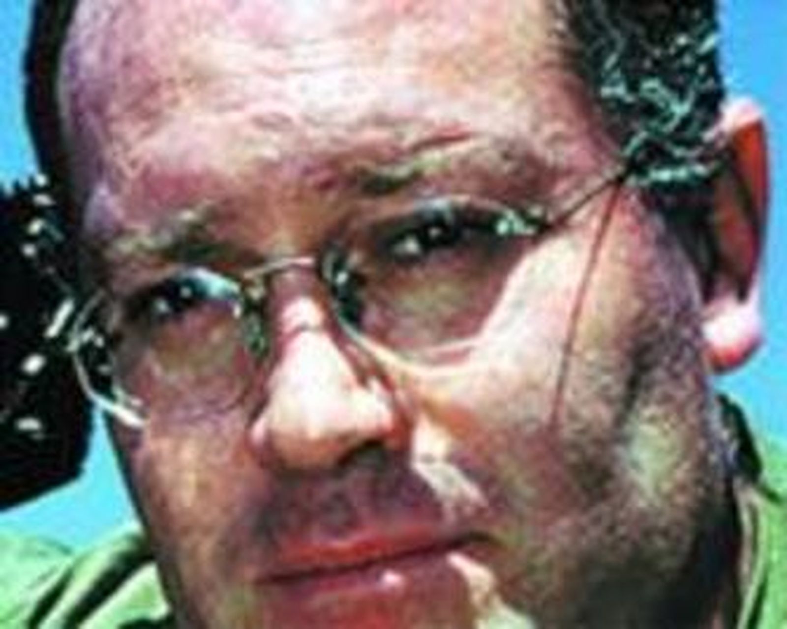 Un martín pescador capturando un pez en algún lugar de la Sierra.