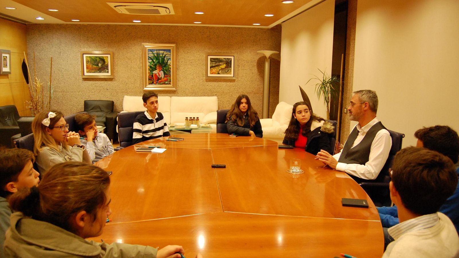 El consejero delegado de BCC-Grupo Cajamar, durante su encuentro con los jóvenes. El consejero delegado de BCC-Grupo Cajamar, durante su encuentro con los jóvenes.