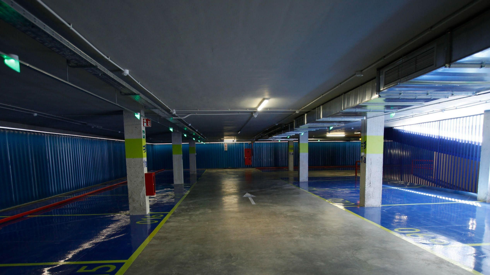 Imagen de archivo de un parking en Sevilla