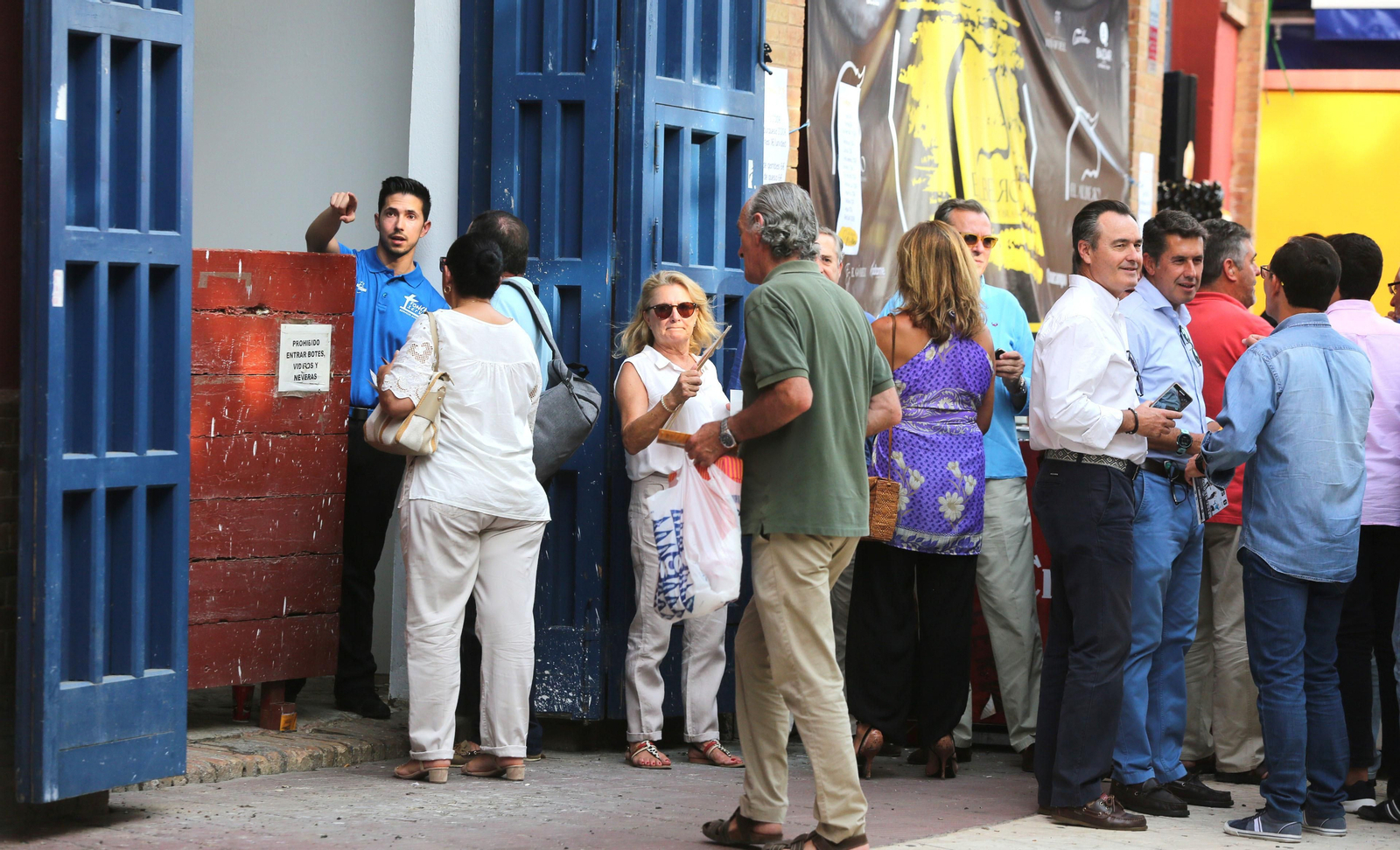 Ambiente en la Plaza de Toros de la Merced