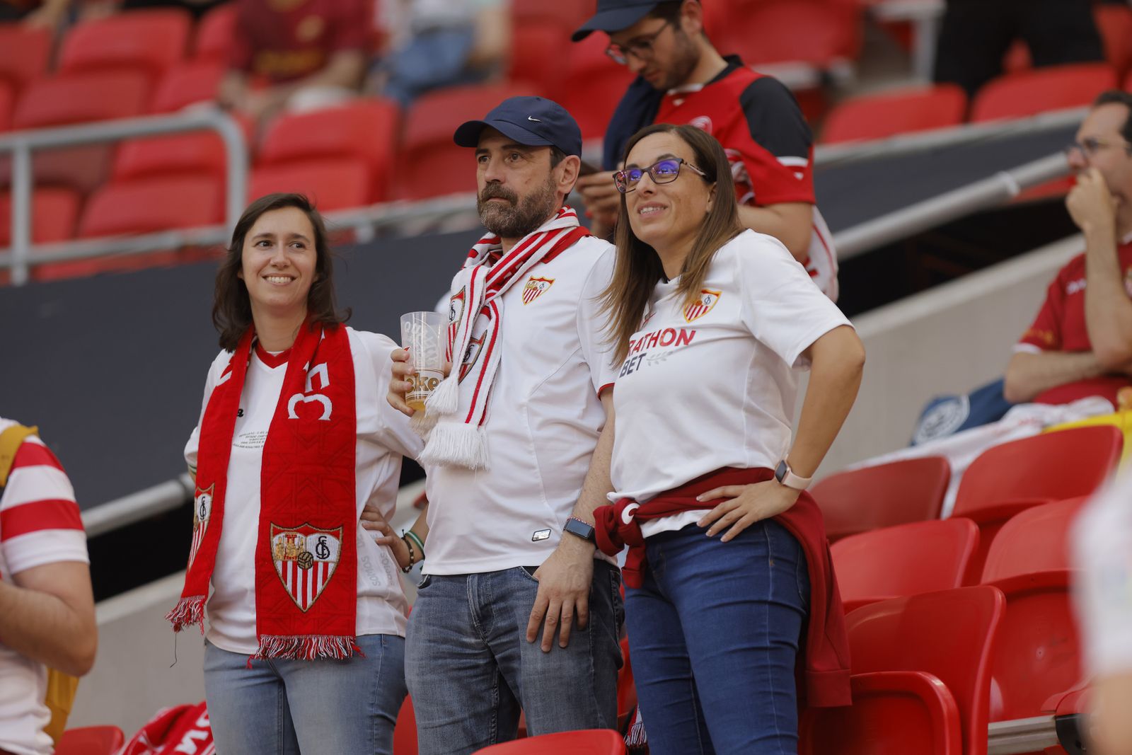 Búscate en las fotos del Sevilla-Roma