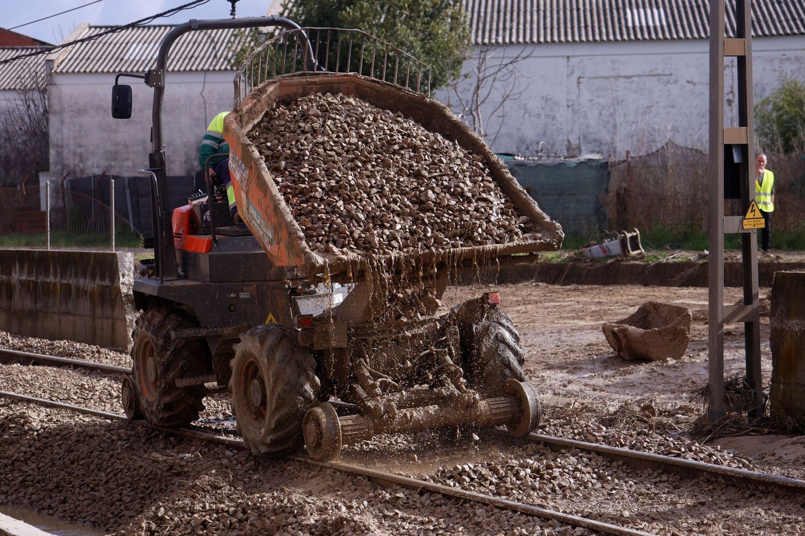 Caída de un muro de contención en Villa del Río
