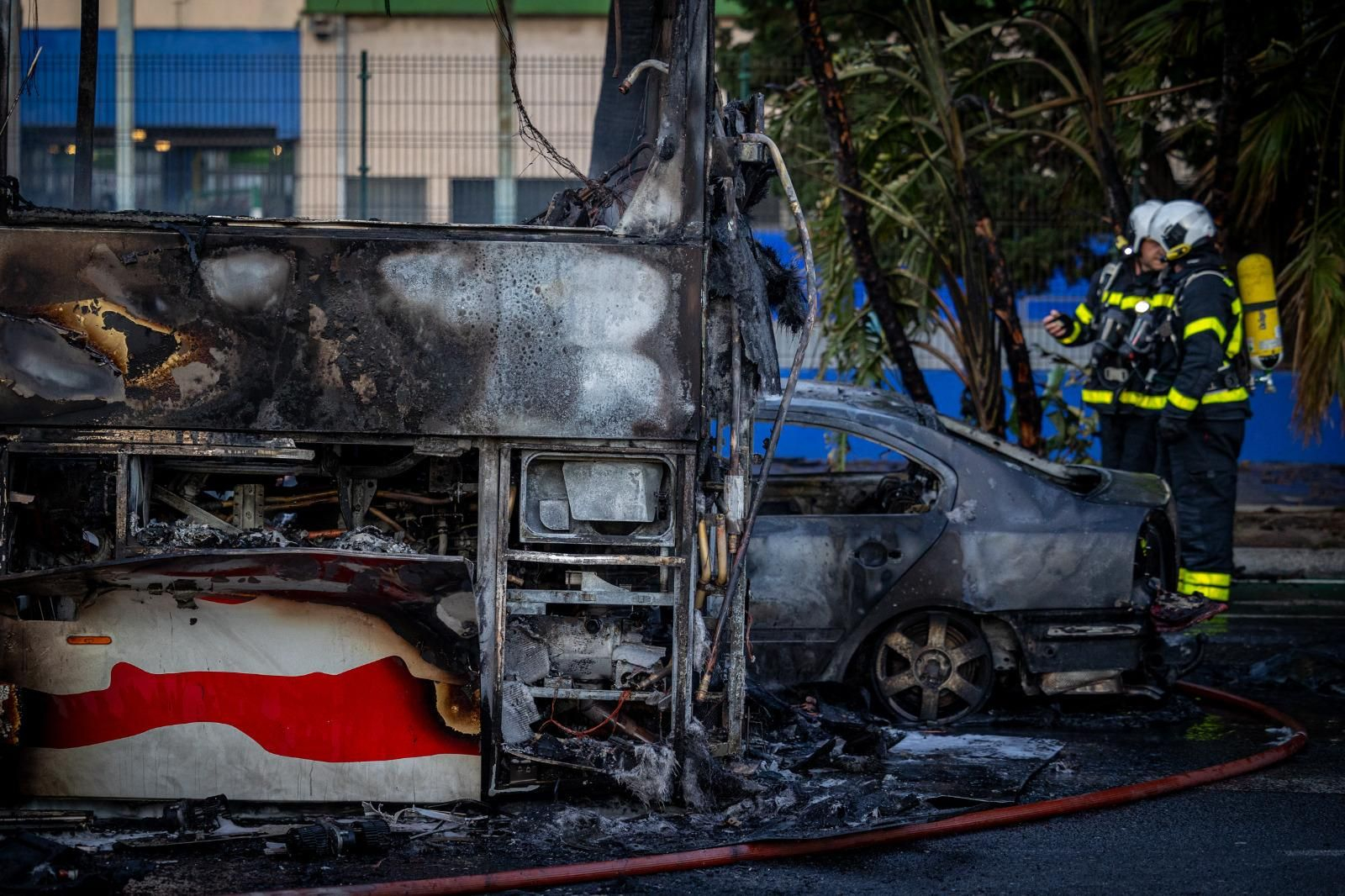 Así ha quedado el autobús que ha ardido esta mañana en Cádiz