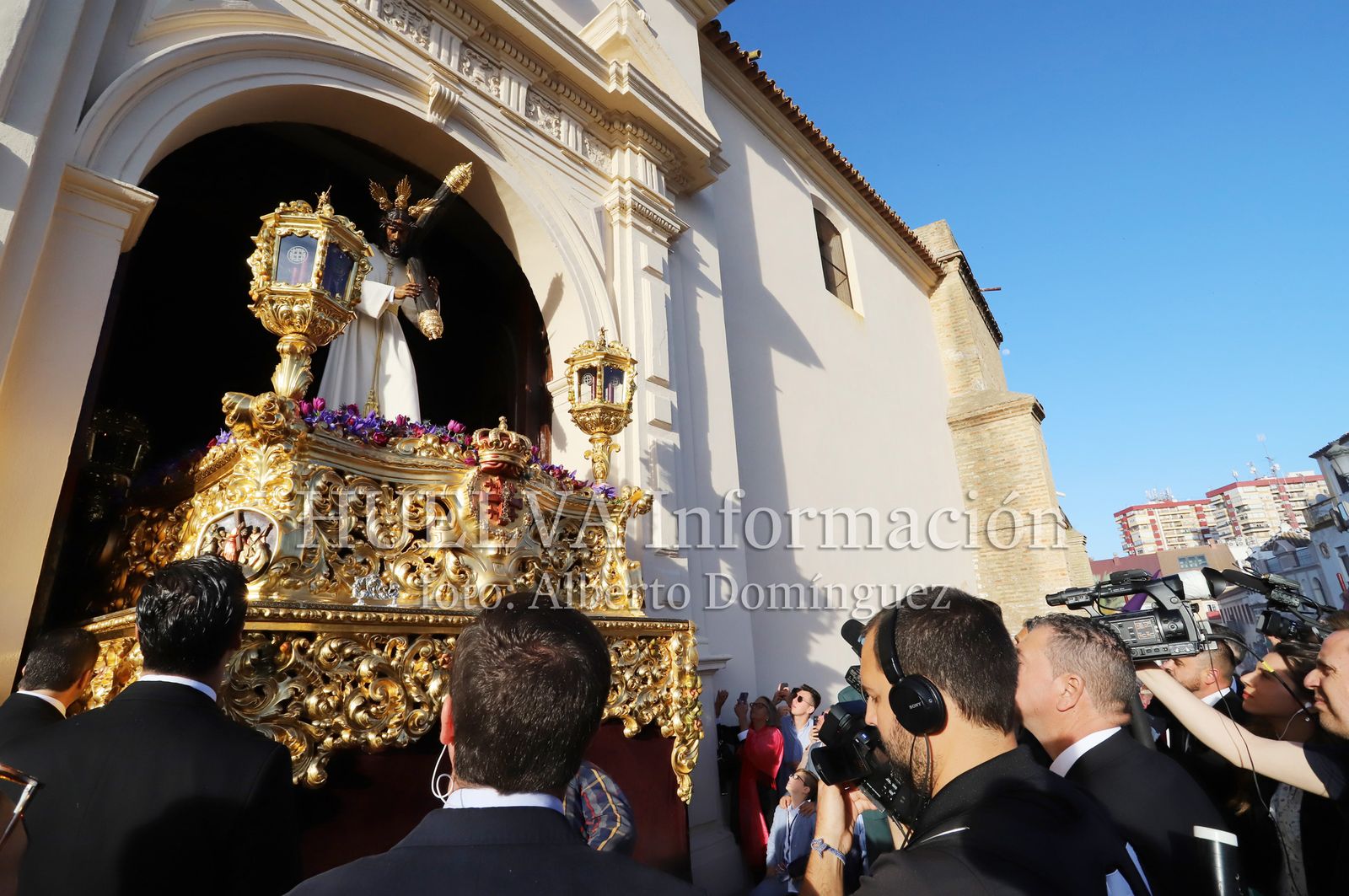 Imágenes de la procesión de Pasión en Huelva