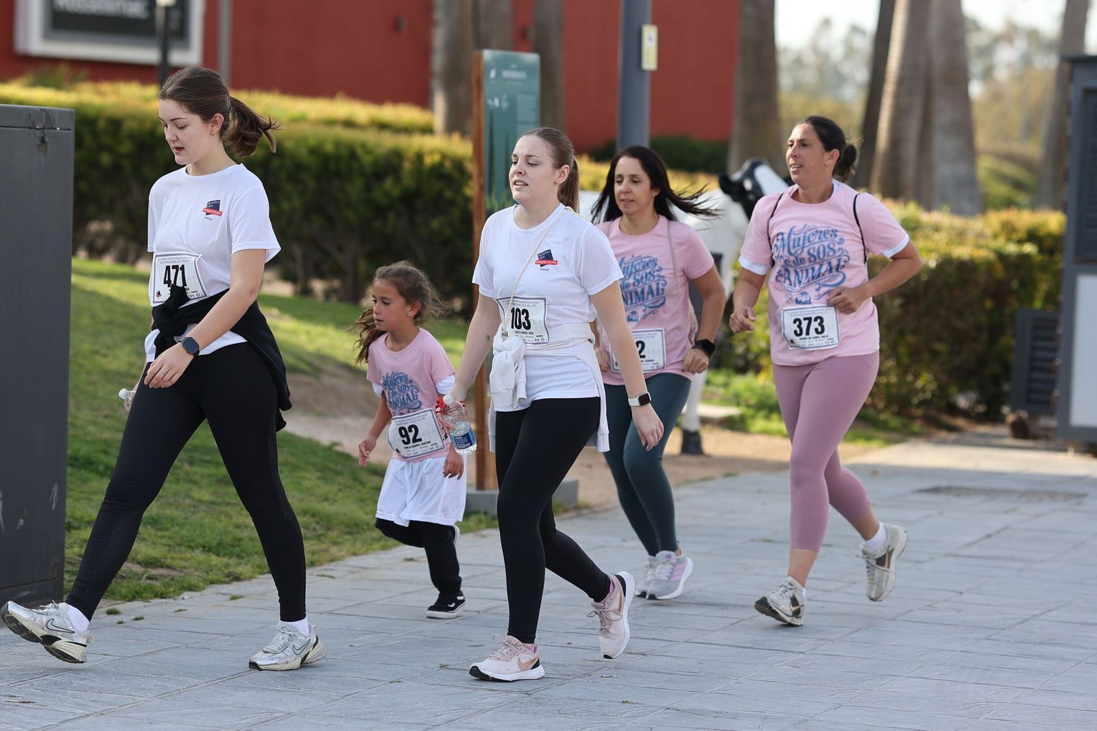 La Carrera Solidaria por el Día de la Mujer McArthurGlen, en fotos