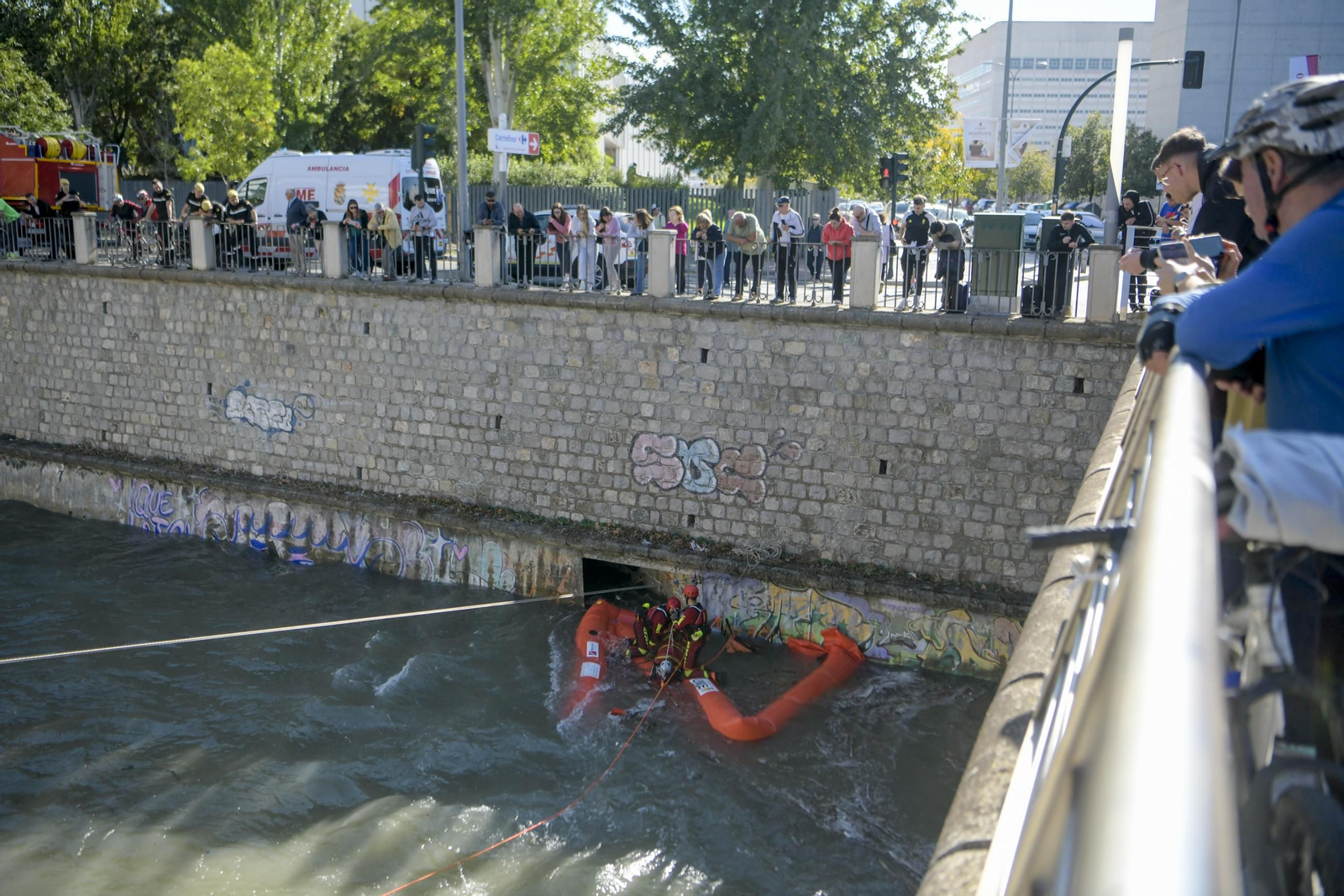 Así ha sido el simulacro de rescate en el río Genil de Granada