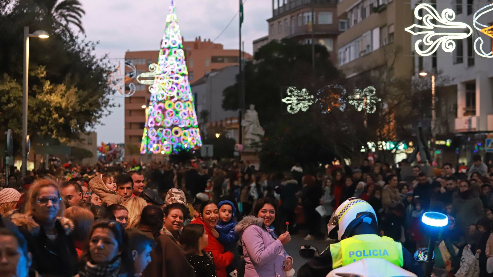 Las mejores fotos de la cabalgata de los Reyes Magos en Algeciras