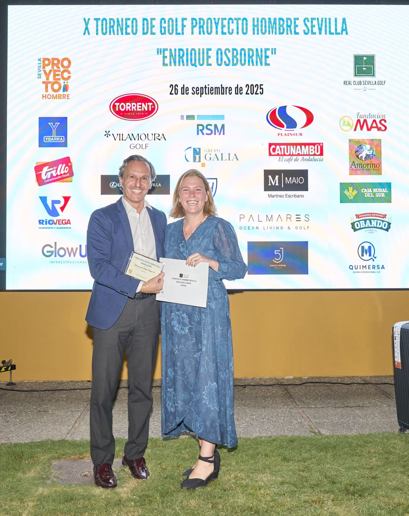 Dos de los premiados en el X Torneo de Golf Proyecto Hombre Sevilla 'Enrique Osborne'