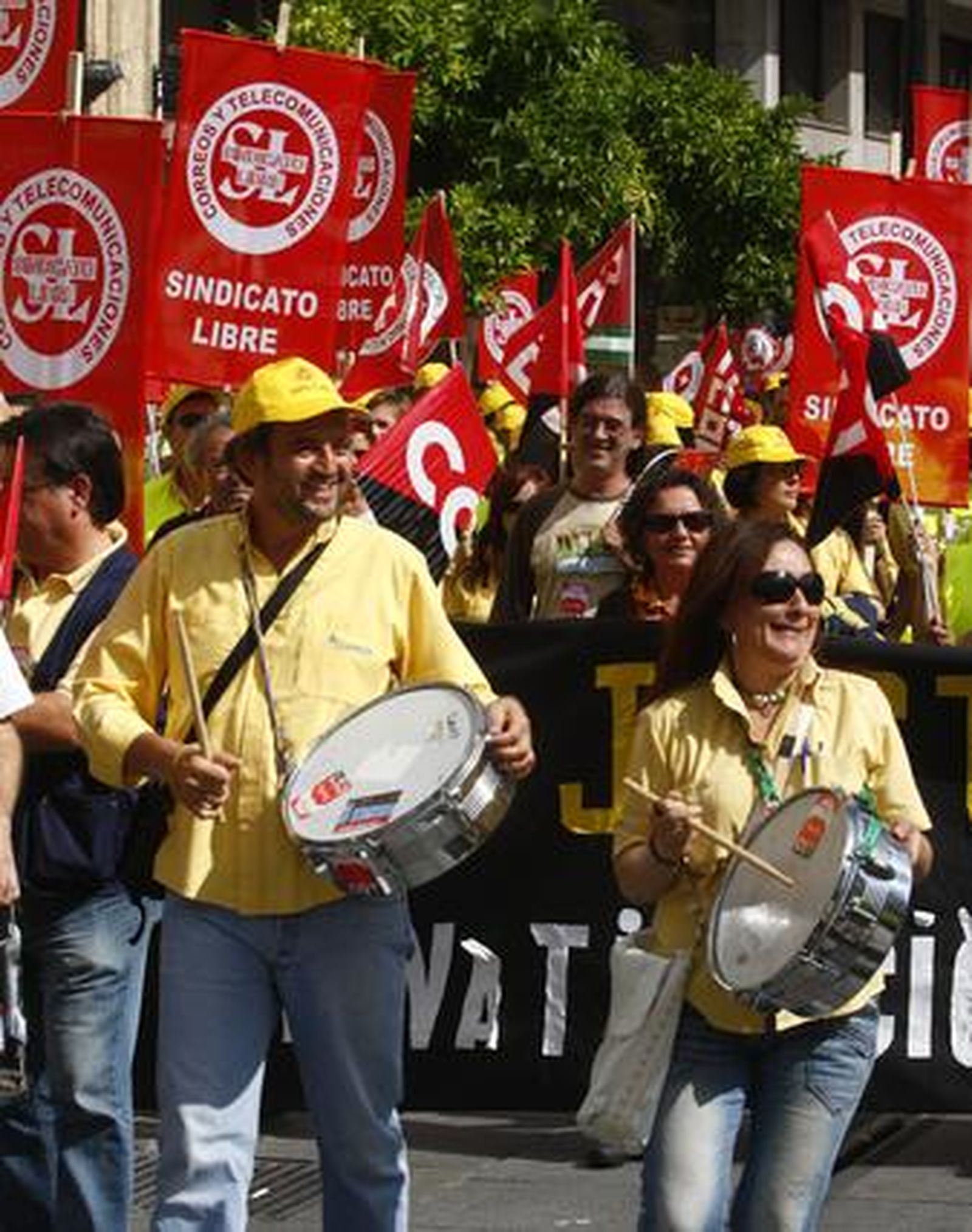 Algunos manifestantes tocaron cajas. 

Foto: B. Vargas