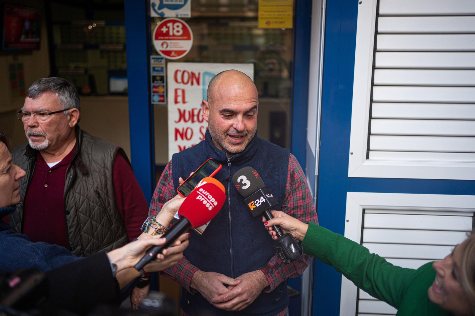 Celebraciones de los premiados con la Lotería de Navidad en España Celebraciones de los premiados con la Lotería de Navidad en España