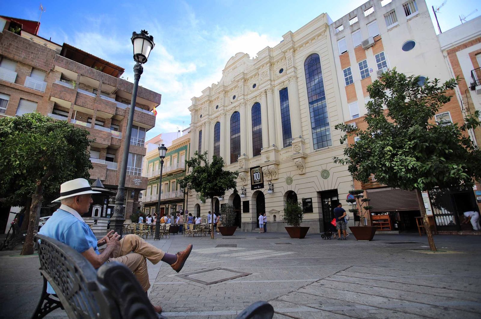 Imágenes de la visita guiada al Gran Teatro de Huelva por su 100 aniversario