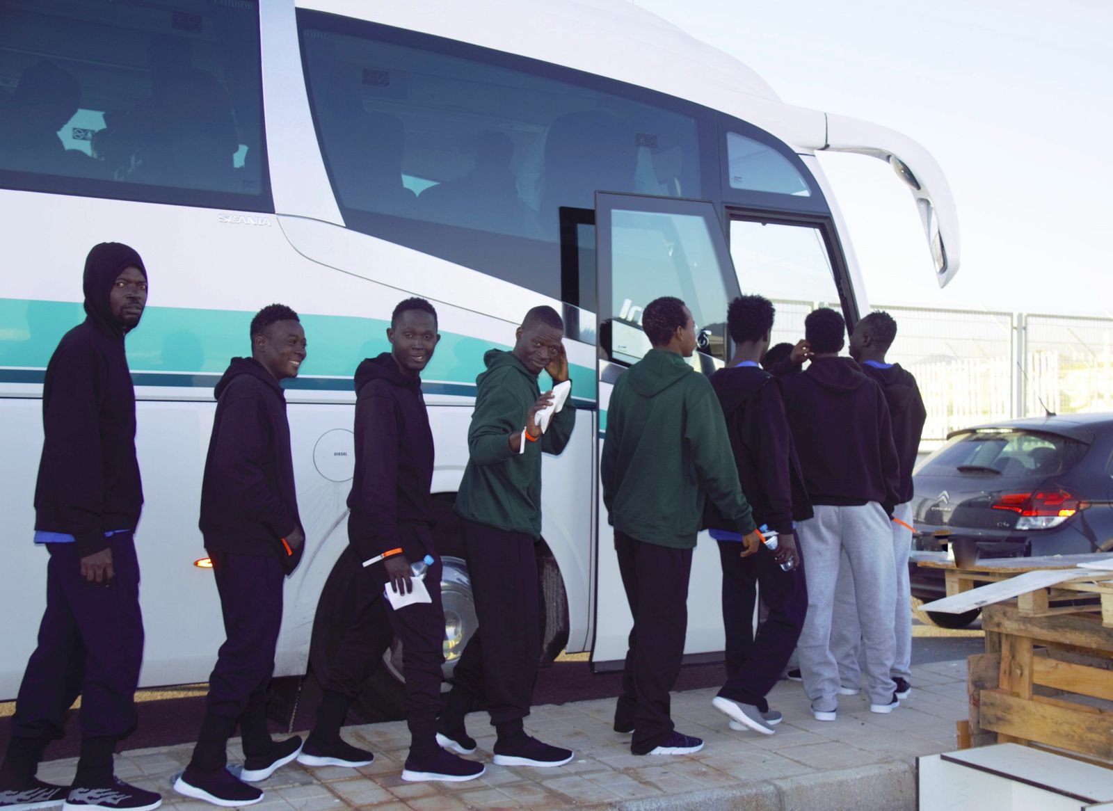 Varias ONG acogen a los  69 inmigrantes del centro de acogida de Motril