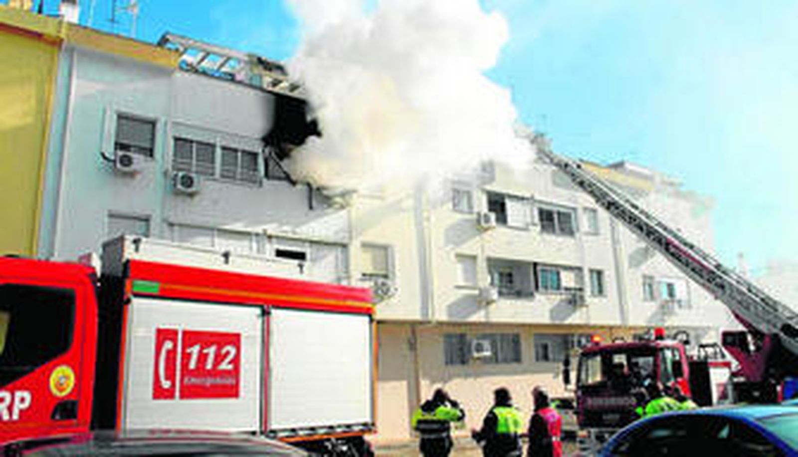 Un momento de la intervención de los bomberos.