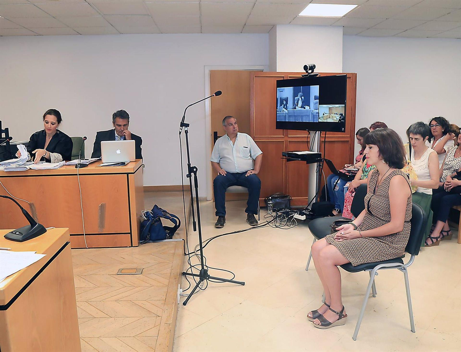 Juana Rivas declara en el juicio celebrado en el Juzgado de lo Penal 1 de Granada, en una imagen de archivo Juana Rivas declara en el juicio celebrado en el Juzgado de lo Penal 1 de Granada, en una imagen de archivo
