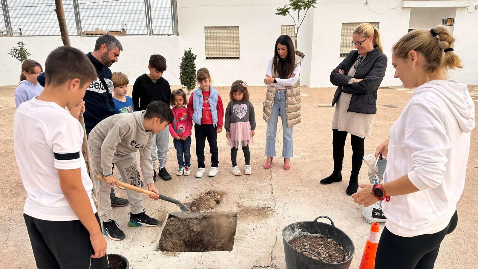 Reforestación en colegios de Huércal de Almería.