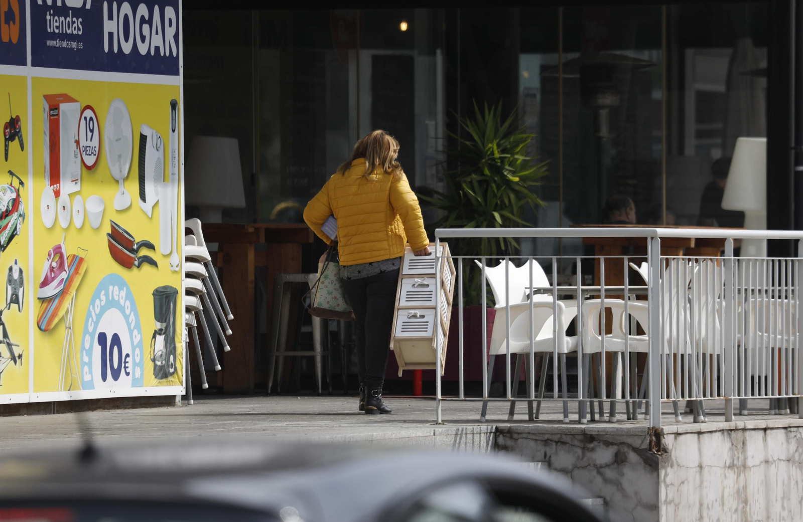 Comercios en el polígono de Palmones. Comercios en el polígono de Palmones.