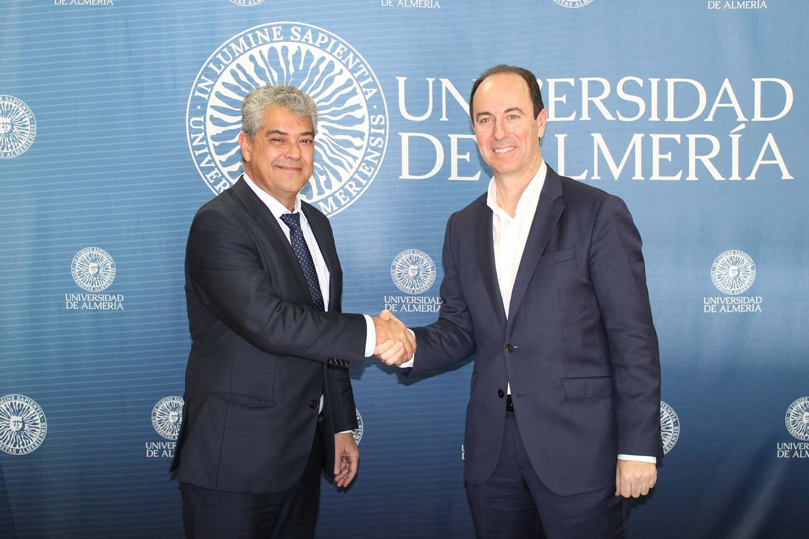 Firma del convenio entre Tecnova y UAL