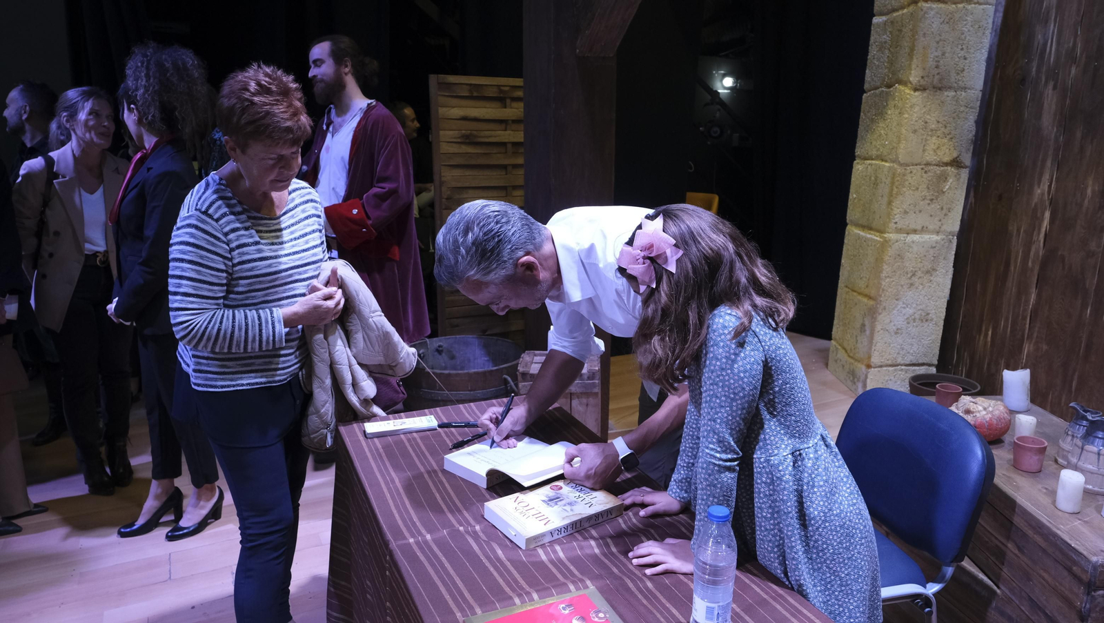 Imágenes de El Diario de los Libros, con Amós Milton